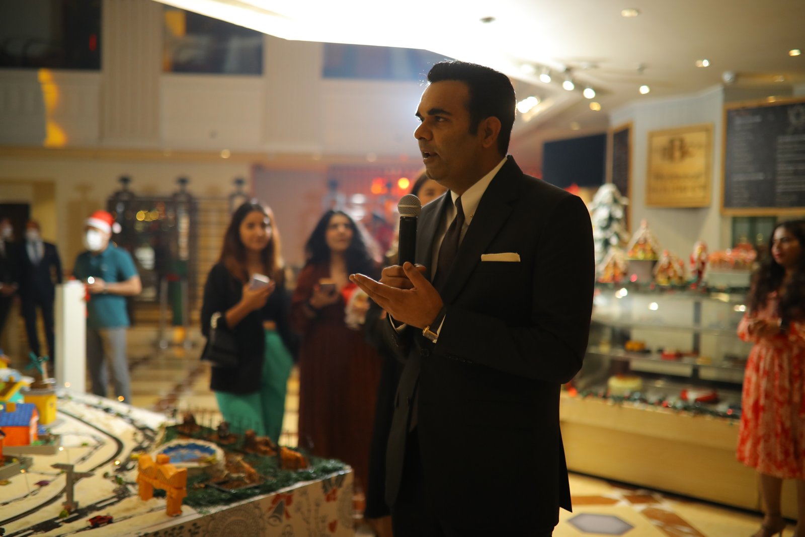 MARRIOTT HYDERABAD RINGS IN THE FESTIVE TIDINGS WITH THE GRAND TREE LIGHTING CEREMONY