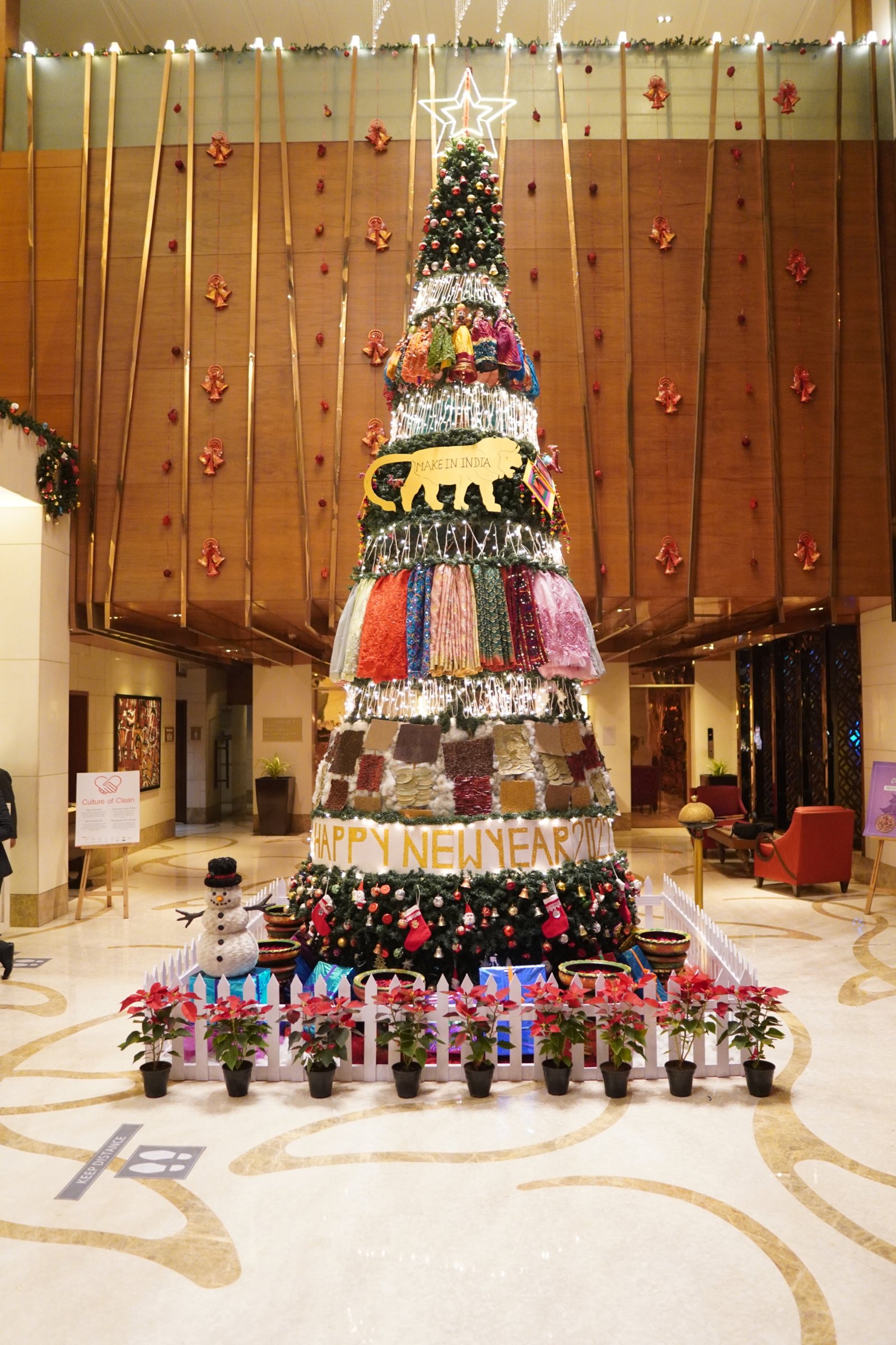 Crowne Plaza New Delhi Okhla unveils their unique Christmas tree themed on ‘Incredible India’