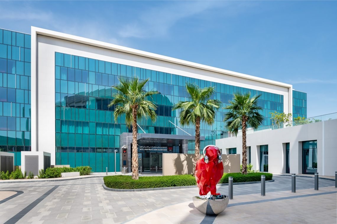 Radisson RED Dubai Silicon Oasis becomes the first hotel in the UAE to officially monitor and assess air quality after receiving a FOUR STAR AirZones air quality rating.