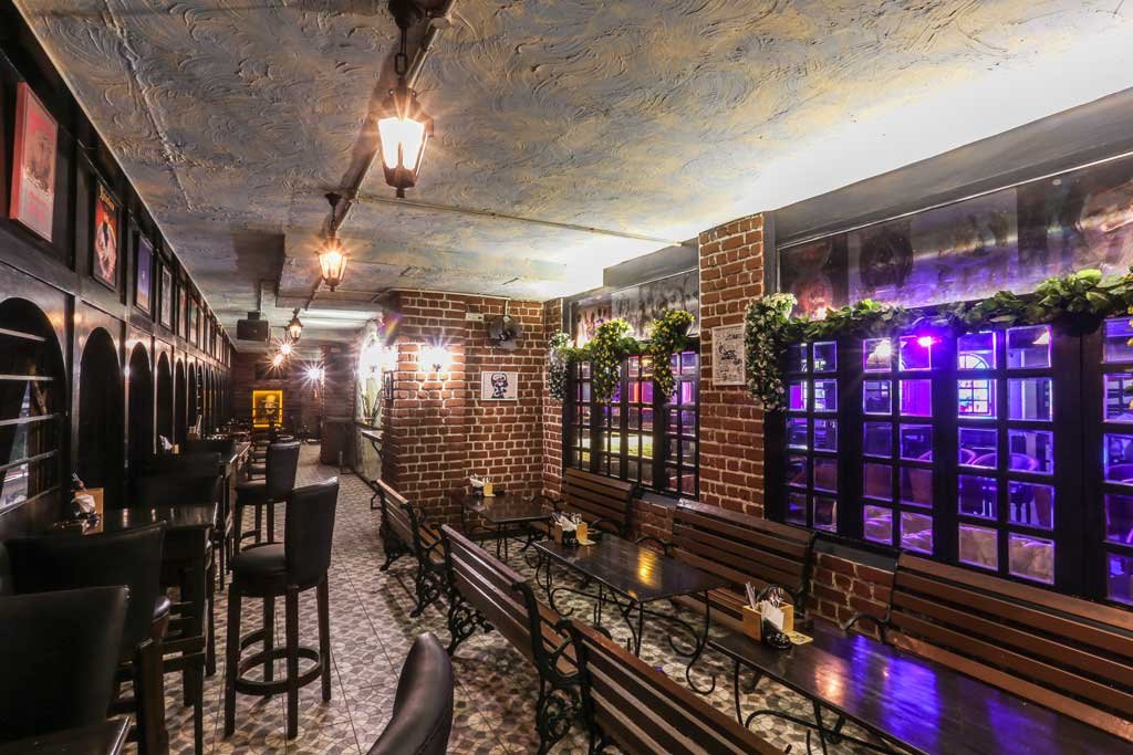 Take your pick from well-curated signature cocktails at The Boozy Griffin’s refreshing weekends