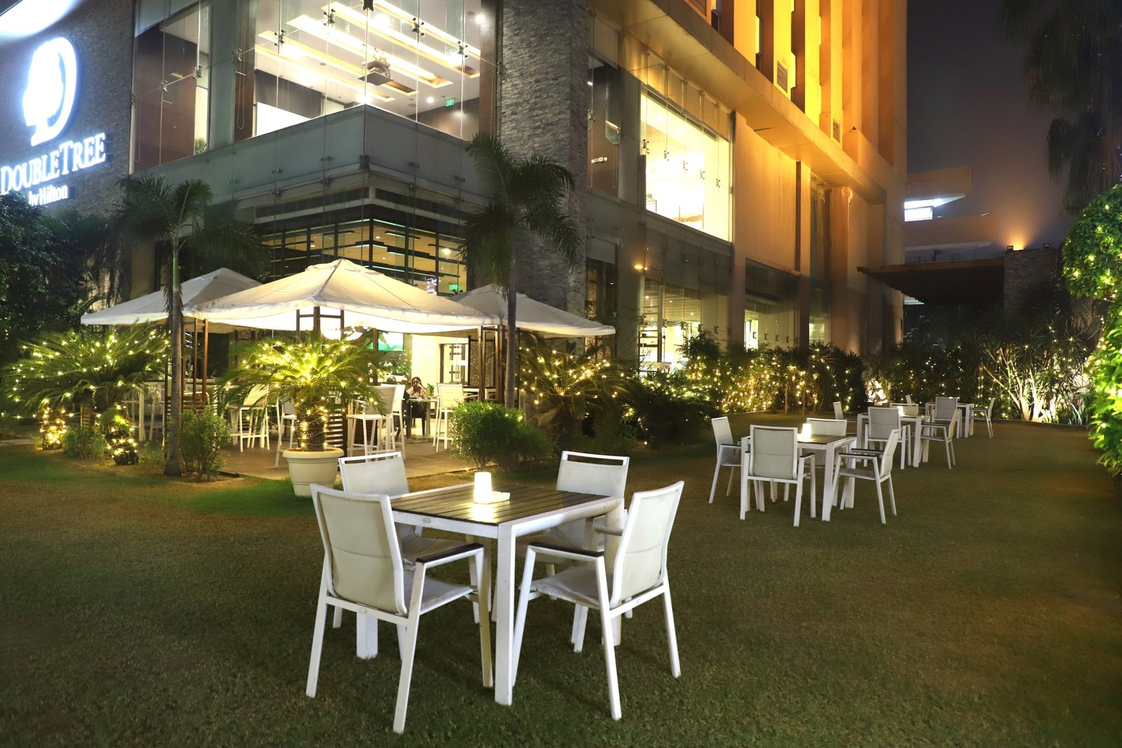 DoubleTree by Hilton Gurugram Baani Square Lights Up This Season’s Christmas Tree