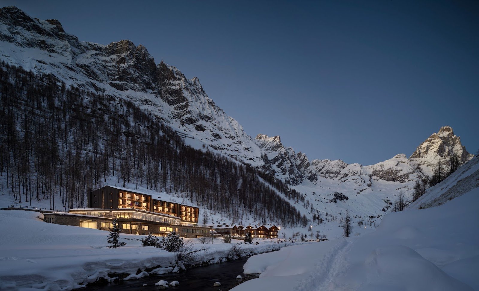 SKI TWO COUNTRIES FROM ITALY’S RETREATS CERVINO